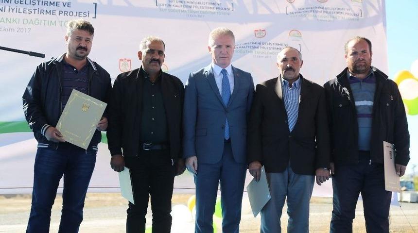 &Uuml;reticilere S&uuml;t Soğutma Tankı Dağıtıldı.