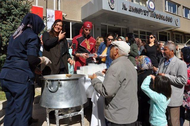 Uşak İl Emniyet Müdürlüğü Bin Kişilik Aşure Dağıttı