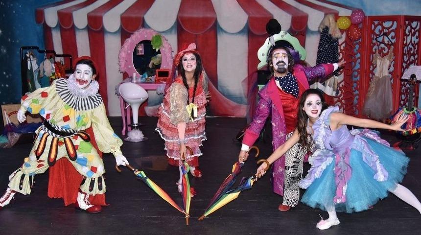 Alanya Belediye Tiyatrosu Seyirciyle Buluşuyor