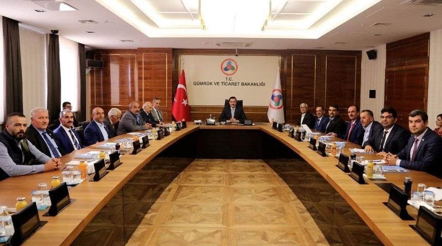 Bakan T&uuml;fenkci Malatyalı Muhtarları Kabul Etti