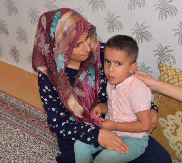 K&uuml;&ccedil;&uuml;k Ernes in Işitme Cihazını &Ccedil;aldılar 2