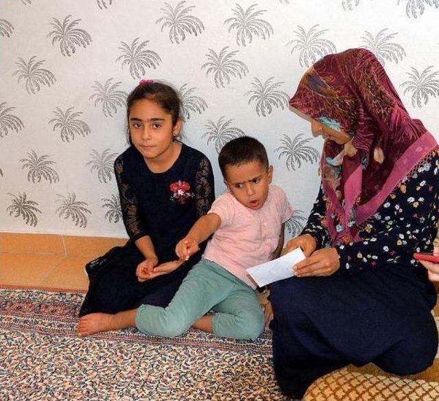 K&uuml;&ccedil;&uuml;k Ernes in Işitme Cihazını &Ccedil;aldılar 3