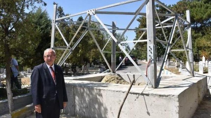 Mezarlığın Ortasına Dikilen Elektrik Direği Kaldırılacak