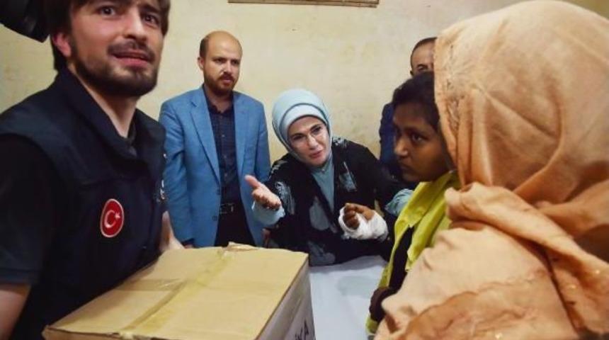 Emine Erdoğan,bangladeş'te Arakanlı M&uuml;sl&uuml;manlara Yardım Dağıttı