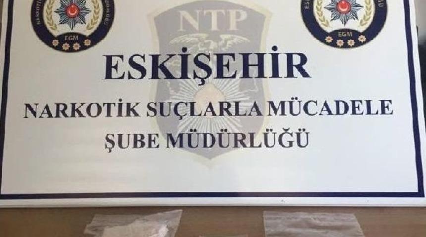 Otomobildeki Uyuşturucuyu Narkotik K&ouml;peği 'leydi' Buldu