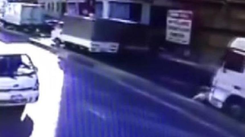 &Ouml;ğrenciler Okul D&ouml;n&uuml;ş&uuml; Tır'ın Altında Kaldı: 1 &Ouml;l&uuml;, 1 Yaralı