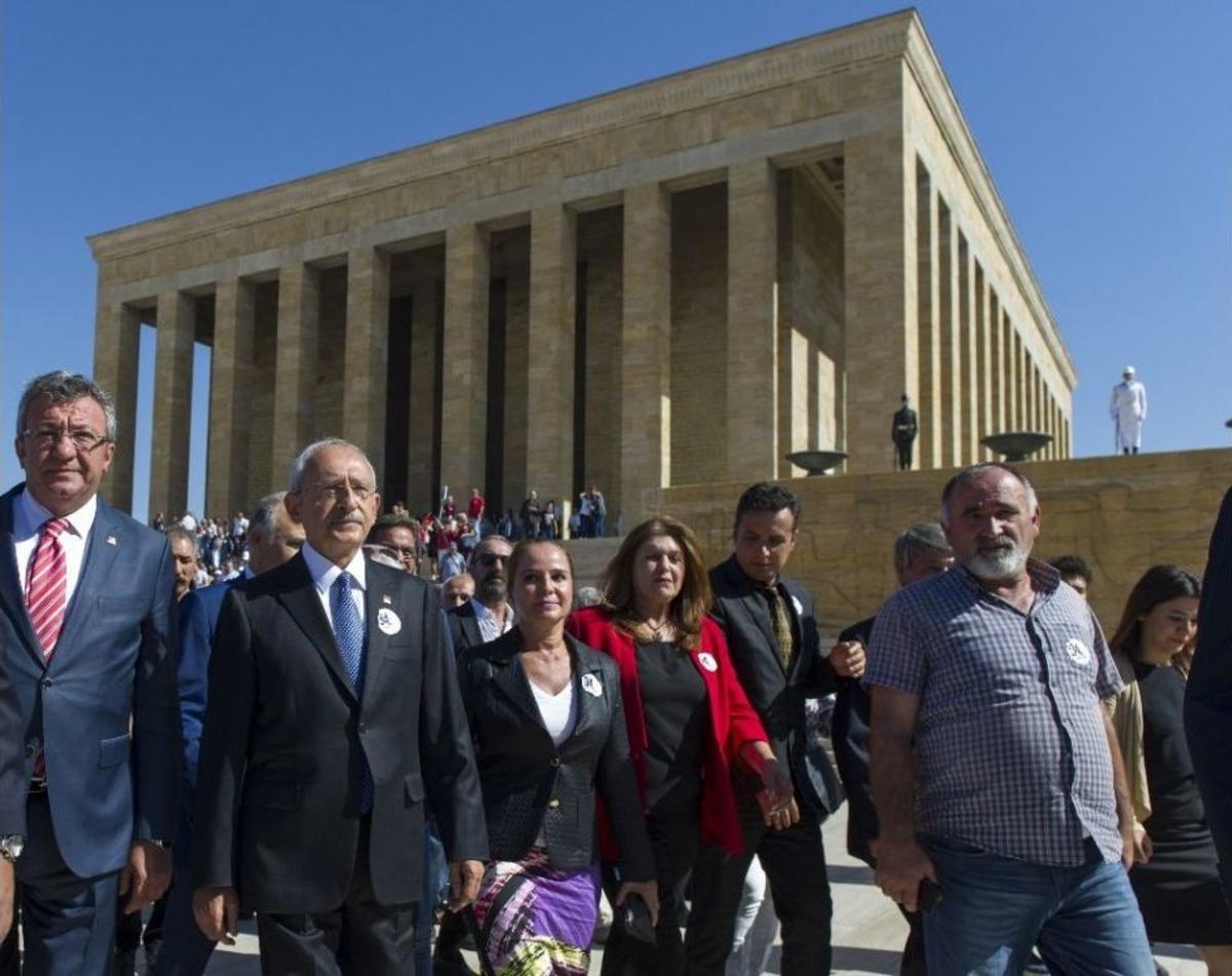 Chp&rsquo;den 94. Kuruluş Yıl D&ouml;n&uuml;m&uuml;nde Anıtkabir&rsquo;e Ziyaret