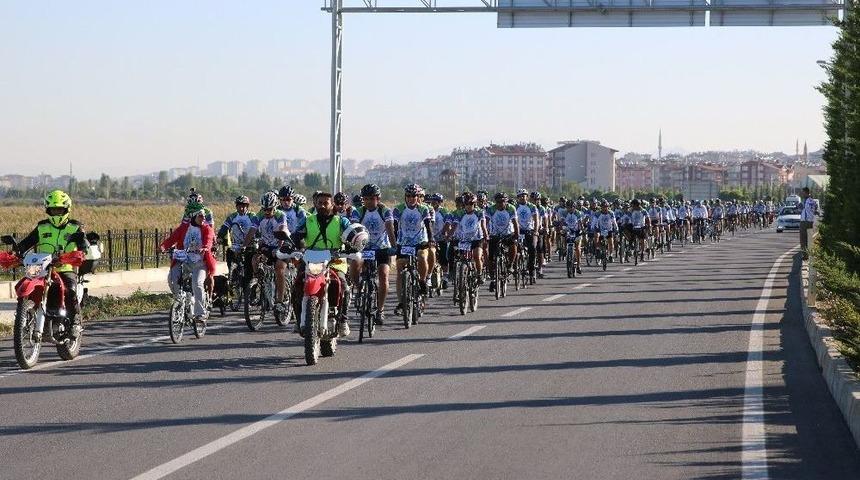 Beyşehir G&ouml;l&uuml; Etrafında Bisiklet Turu Başladı