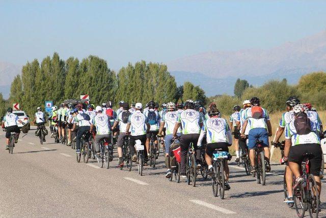 Beyşehir Gölü Etrafında Bisiklet Turu Başladı