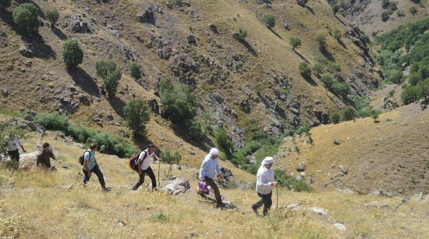 Sason-muş Yolu İ&ccedil;in Kilometrelerce Y&uuml;r&uuml;d&uuml;ler