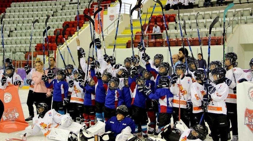 Asp&rsquo;den Erzurum&rsquo;da &rsquo;buz Hokeyi Gen&ccedil;lik Gelişim Kamp Programı&rsquo;