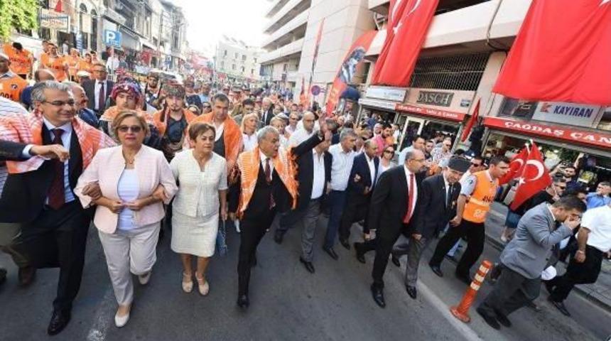 İzmir'de 9 Eyl&uuml;l Coşkusu