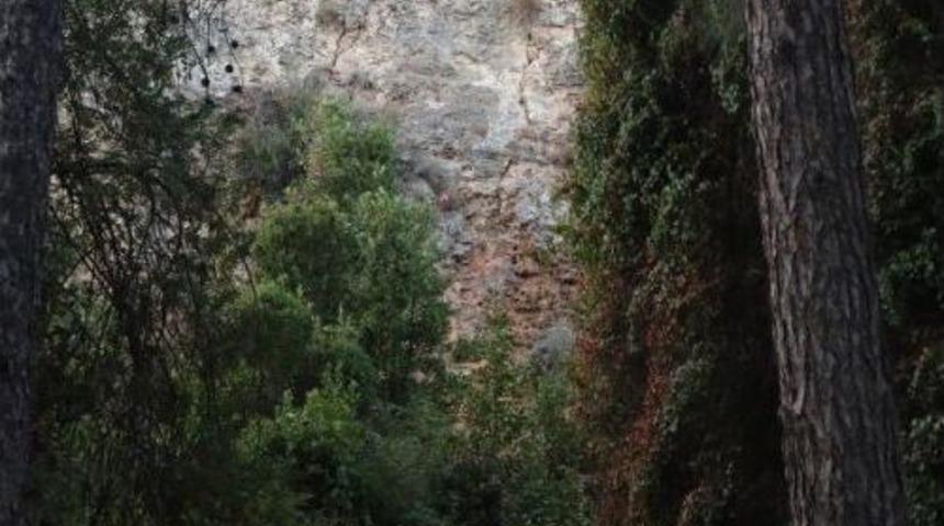 Antalya'da Falezlerin Altında Ceset Bulundu