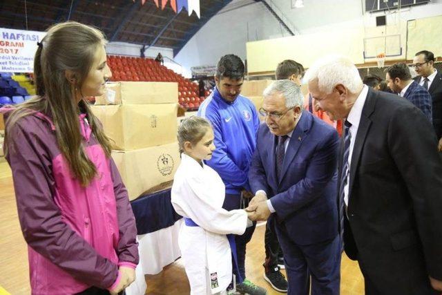 K&uuml;tahya&rsquo;da 190 Spor Kul&uuml;b&uuml;ne Malzeme Desteği 2