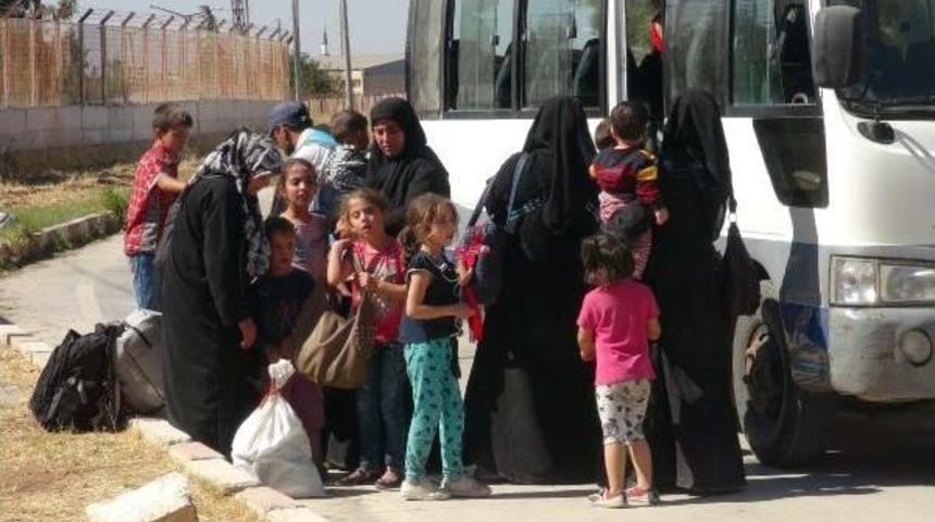 Bayramı &Uuml;lkelerinde Ge&ccedil;iren Suriyelilerin D&ouml;n&uuml;ş&uuml; S&uuml;r&uuml;yor