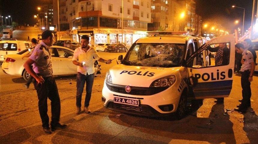 Batman&rsquo;da Polis Aracı İle Otomobil &Ccedil;arpıştı: 5 Yaralı