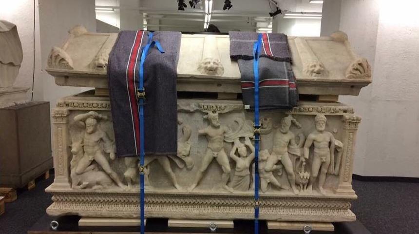 50 Yıl &Ouml;nce Ka&ccedil;ırılan &lsquo;herakles&rsquo; Lahdi T&uuml;rkiye&rsquo;ye Getiriliyor