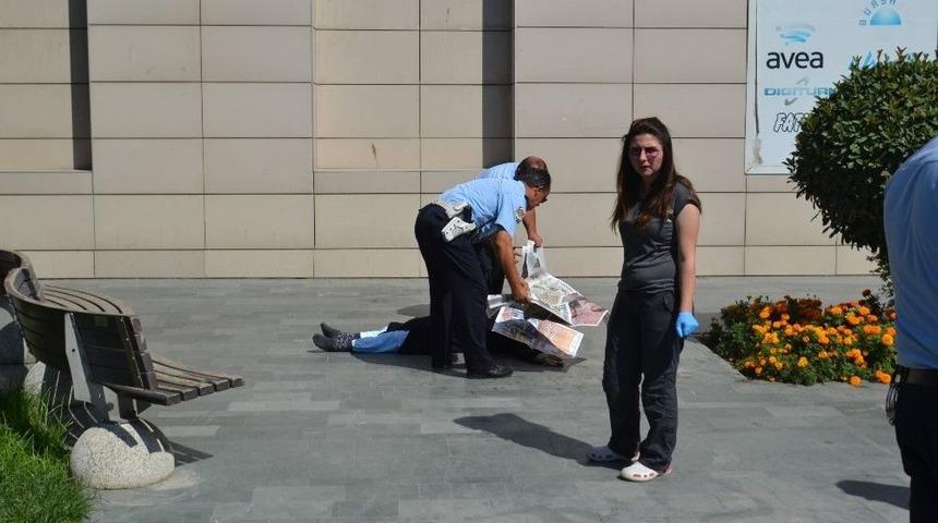 Avm&rsquo;den D&uuml;şen Yaşlı Kadın Hayatını Kaybetti