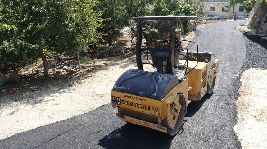 Akdeniz’de 5 Mahalleye 8 Ton Asfalt