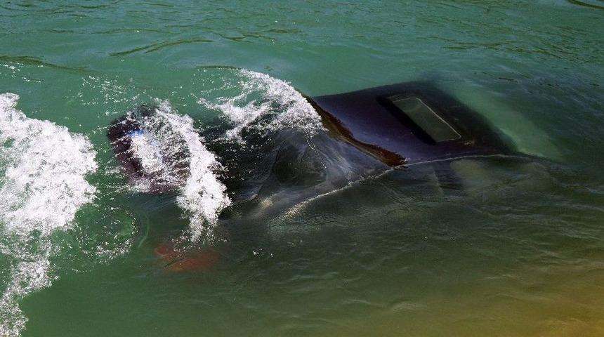 Adana&rsquo;da Otomobil Sulama Kanalına D&uuml;şt&uuml;