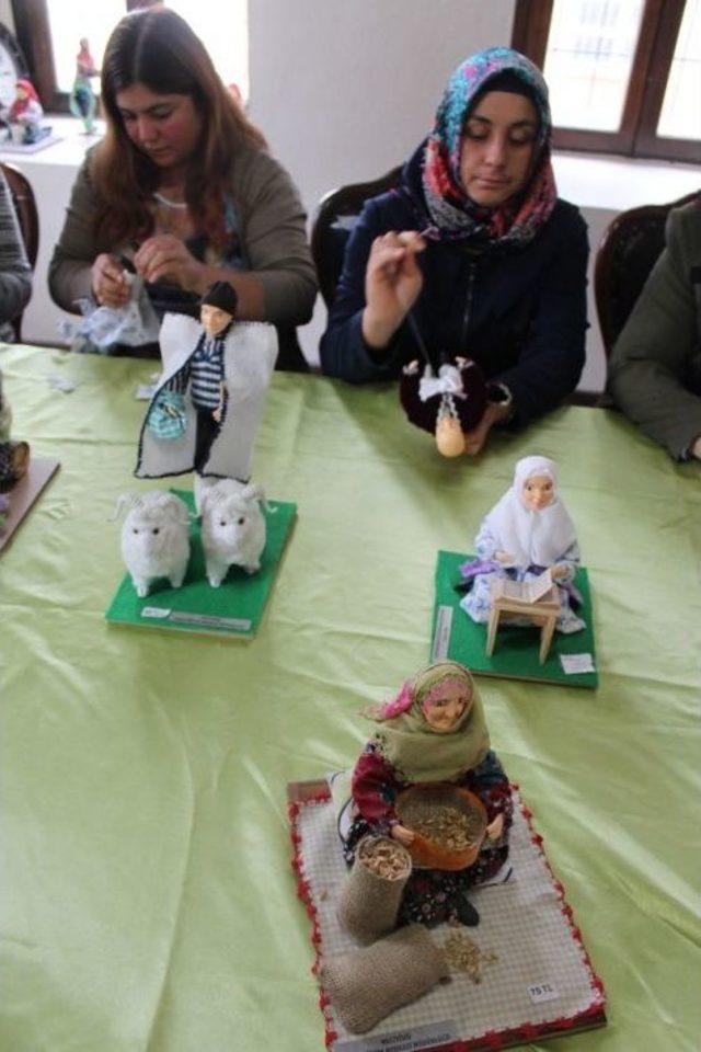 Türk Kültürü Folklorik Bebeklerle Yaşatılıyor