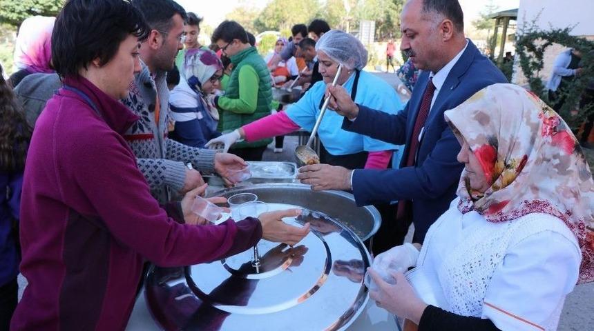 Kardelen Koleji &Ouml;ğrencilere Aşure İkram Etti