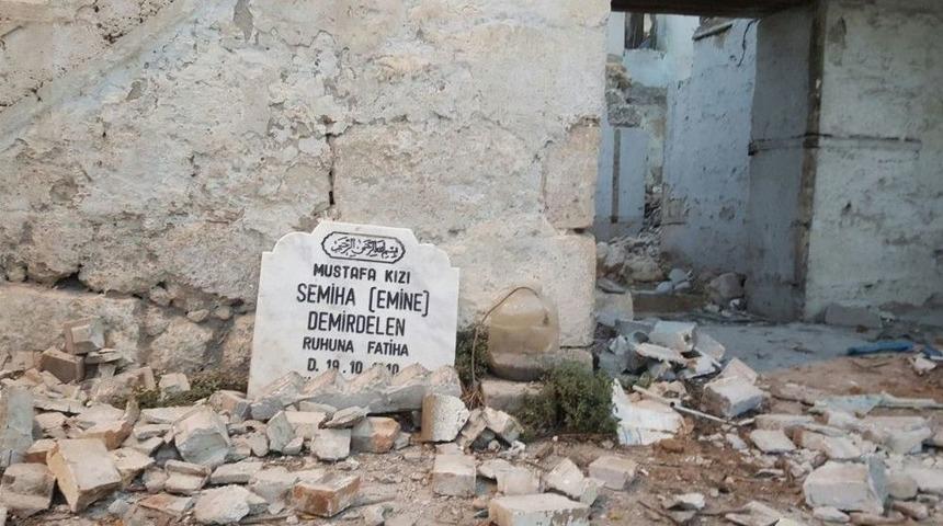 Yaptırdığı Mezar Taşı &Ouml;l&uuml;m&uuml;nden Sonra Evinden &Ccedil;ıktı