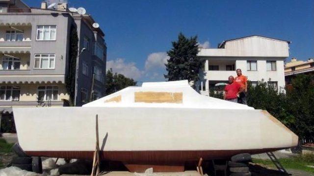 Tekirdağlı Çift Dünyayı Dolaşmak Için Arsada Katamaran Yapıyor