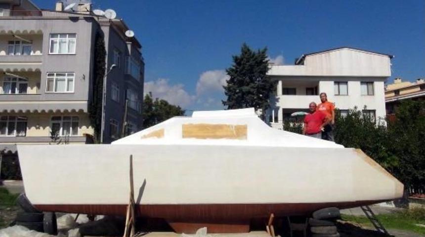 Tekirdağlı &Ccedil;ift D&uuml;nyayı Dolaşmak I&ccedil;in Arsada Katamaran Yapıyor