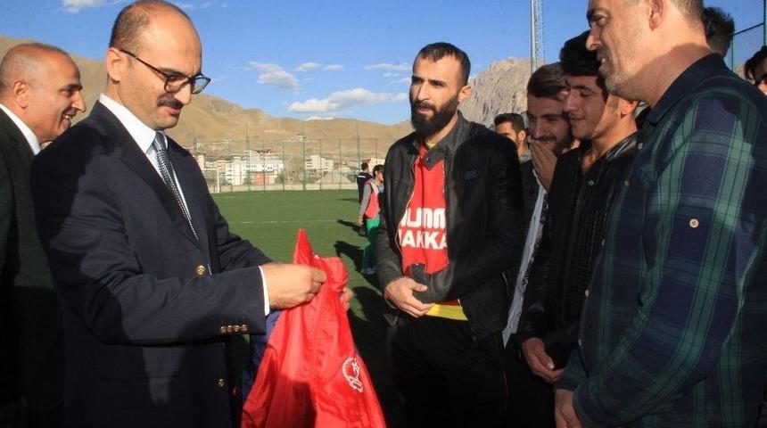 Bakanlıktan Hakkarili Sporculara Malzeme Jesti