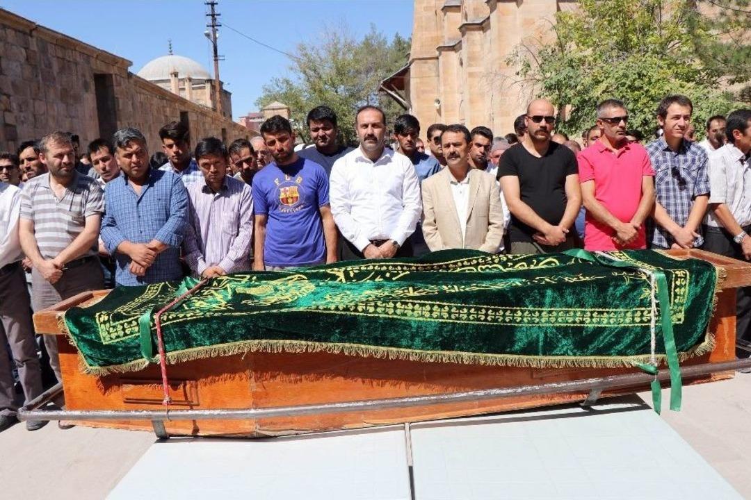 Bir Tabutta İki K&uuml;&ccedil;&uuml;k Beden