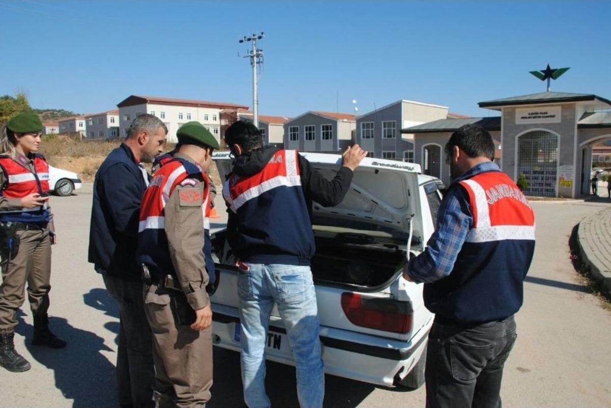 Jandarmadan Okul &Ouml;nlerinde Sıkı Denetim