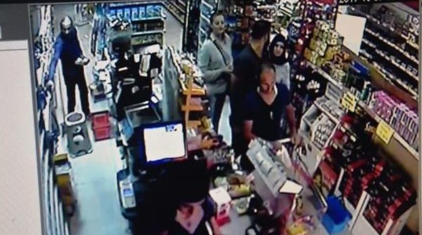 Marketteki Hırsızlık G&uuml;venlik Kamerasında