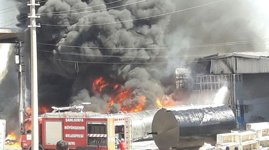 Hurda D&uuml;kkanında B&uuml;y&uuml;k Yangın