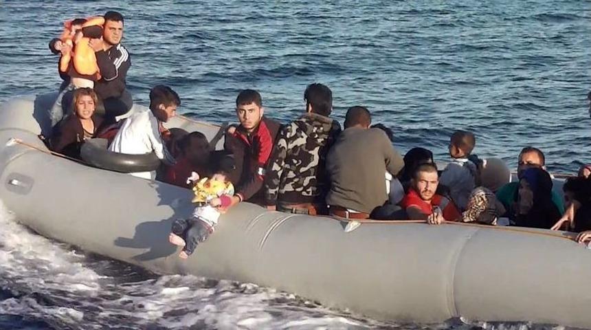 40 G&ouml;&ccedil;men Denizde Nefes Kesen Operasyon Sonucu Yakalandı