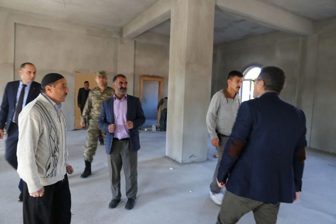 Varto Kaymakamı Ve Belediye Başkan Vekili &Ccedil;etin, Yeni Mahalle Cami Ve Taziye Evinde &Ccedil;alışmaları İnceledi