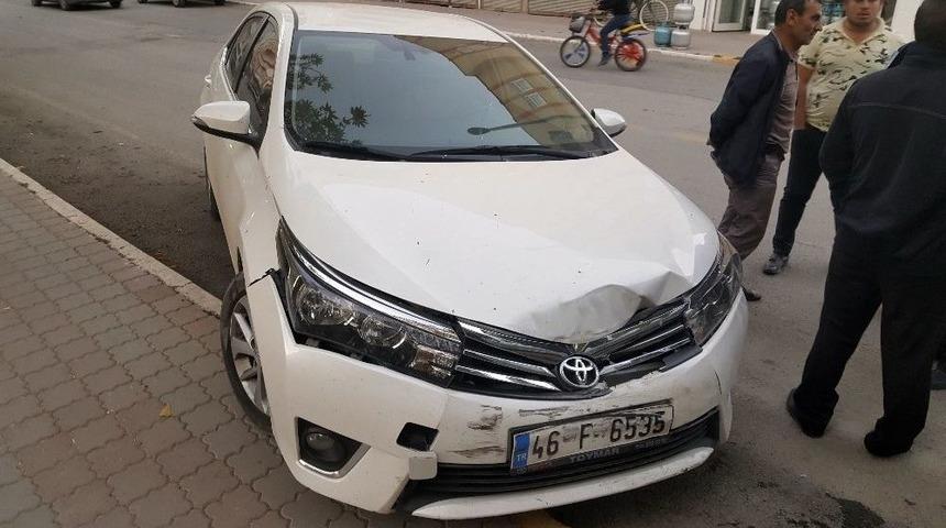 Kontrolden &Ccedil;ıkan Kamyonet Ağaca &Ccedil;arptı: 1 Yaralı