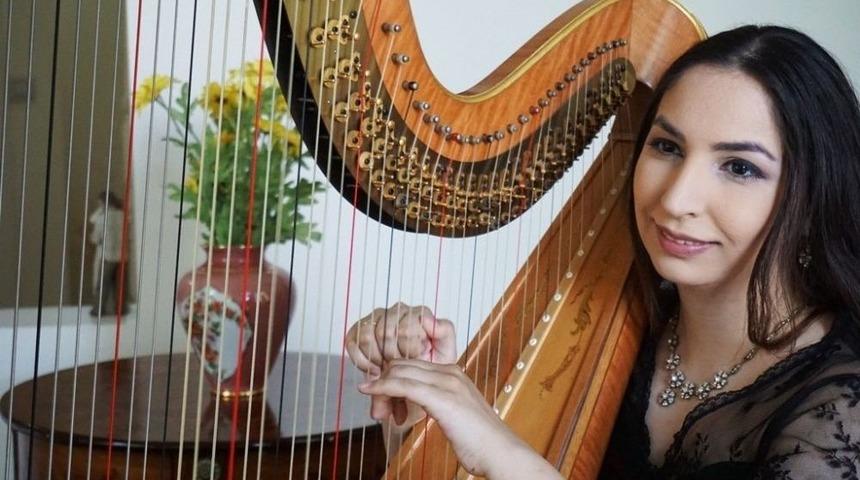 &Uuml;nl&uuml; Arp Sanat&ccedil;ısı Zeynep &Ouml;yk&uuml; Ayvalık&rsquo;a Geliyor