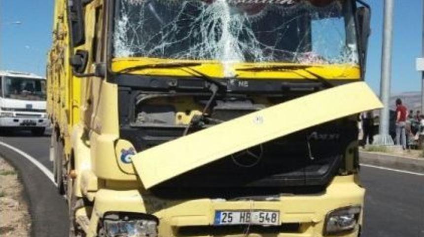 Bing&ouml;l&rsquo;de Trafik Kazası: 2 Yaralı