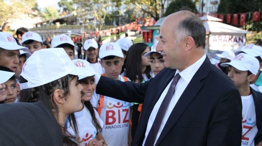 &Ccedil;ocukları Vali Azizoğlu Karşıladı