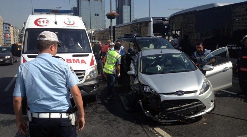 Mecidiyek&ouml;y&rsquo;de Zincirleme Kaza: 1&rsquo;i Ağır 5 Yaralı