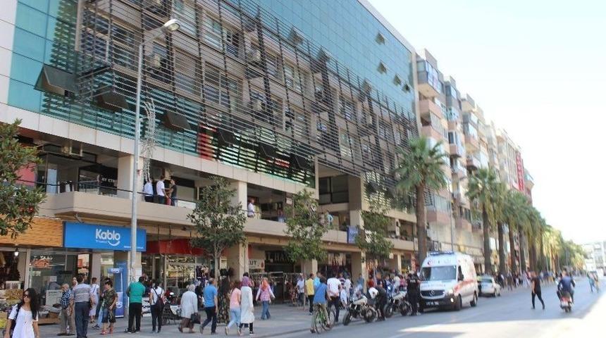 İntihardan Kurtardıkları Gen&ccedil; Kızı Ka&ccedil;masın Diye Odaya Kilitlediler