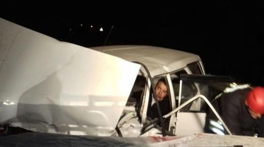 Otomobiller Kafa Kafaya &Ccedil;arpıştı: 2&rsquo;si Ağır 5 Yaralı