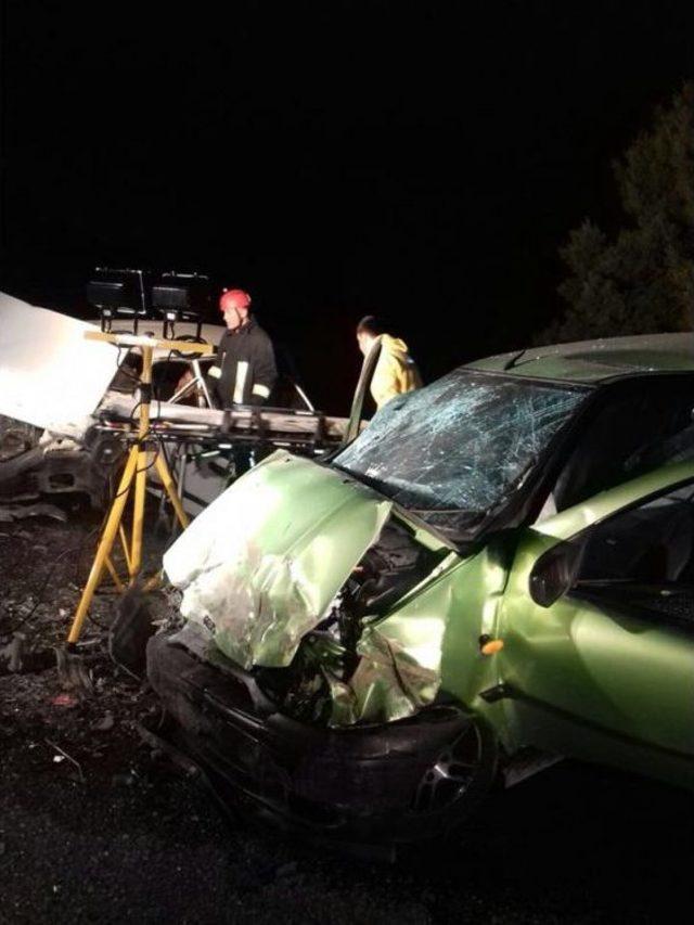 Otomobiller Kafa Kafaya &Ccedil;arpıştı: 2&rsquo;si Ağır 5 Yaralı 1