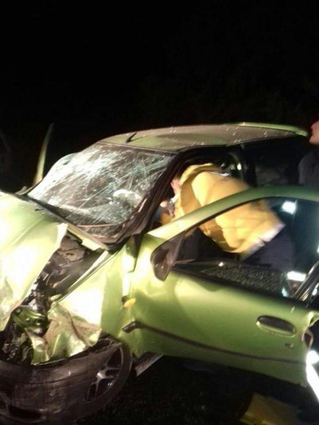 Otomobiller Kafa Kafaya &Ccedil;arpıştı: 2&rsquo;si Ağır 5 Yaralı 3