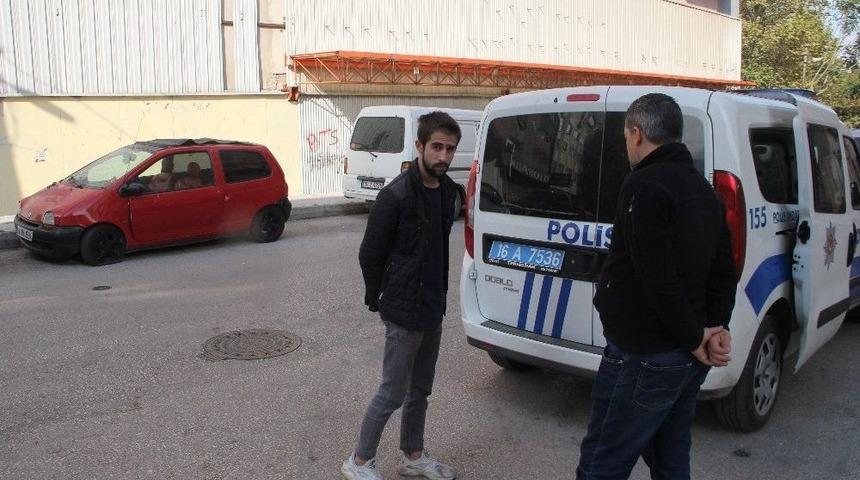 Park Halindeki Aracın Teybini &Ccedil;aldılar