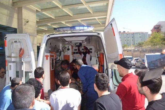 Siirt’te Askerleri Taşıyan Minibüse Saldırı: 4 Asker Yaralı