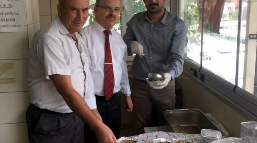 Pazaryerliler Aşure Dağıttı