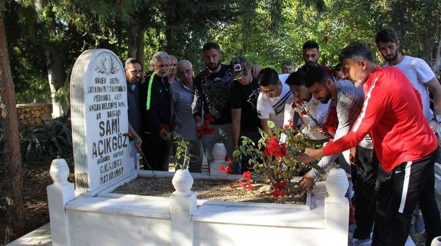 Sami A&ccedil;ıkg&ouml;z Kabri Başında Anıldı