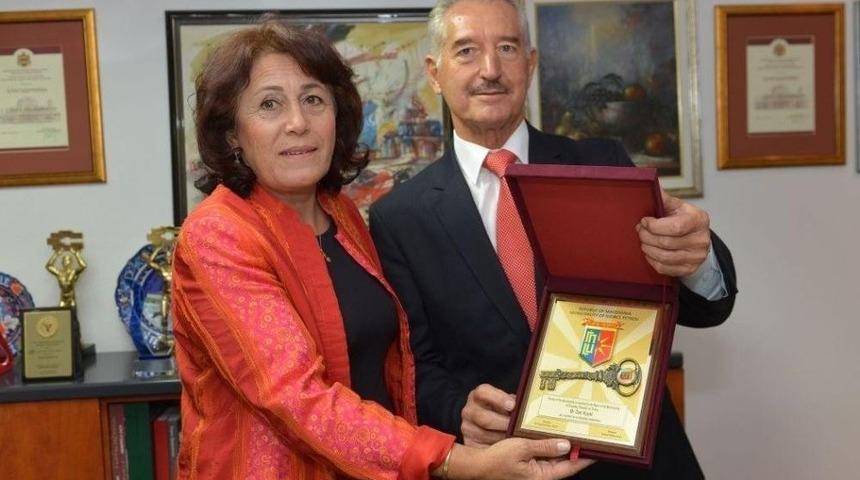 Başkan Kayalı&rsquo;ya Gor&ccedil;e Petrov Şehrinin Anahtarı Verildi